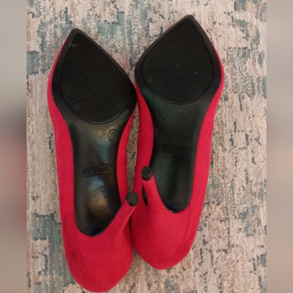 Nine West Red suede Heels Size 7W - Picture 3 of 9